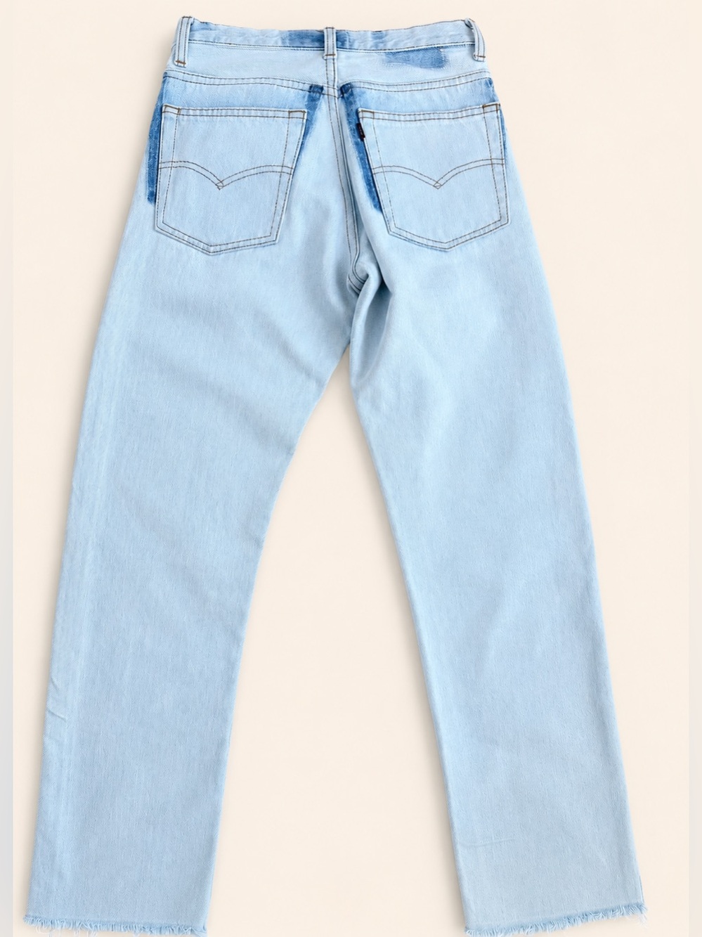 Vtg Levi’s | High Rise | 25 waist | 29 inseam Made in USA Light wash